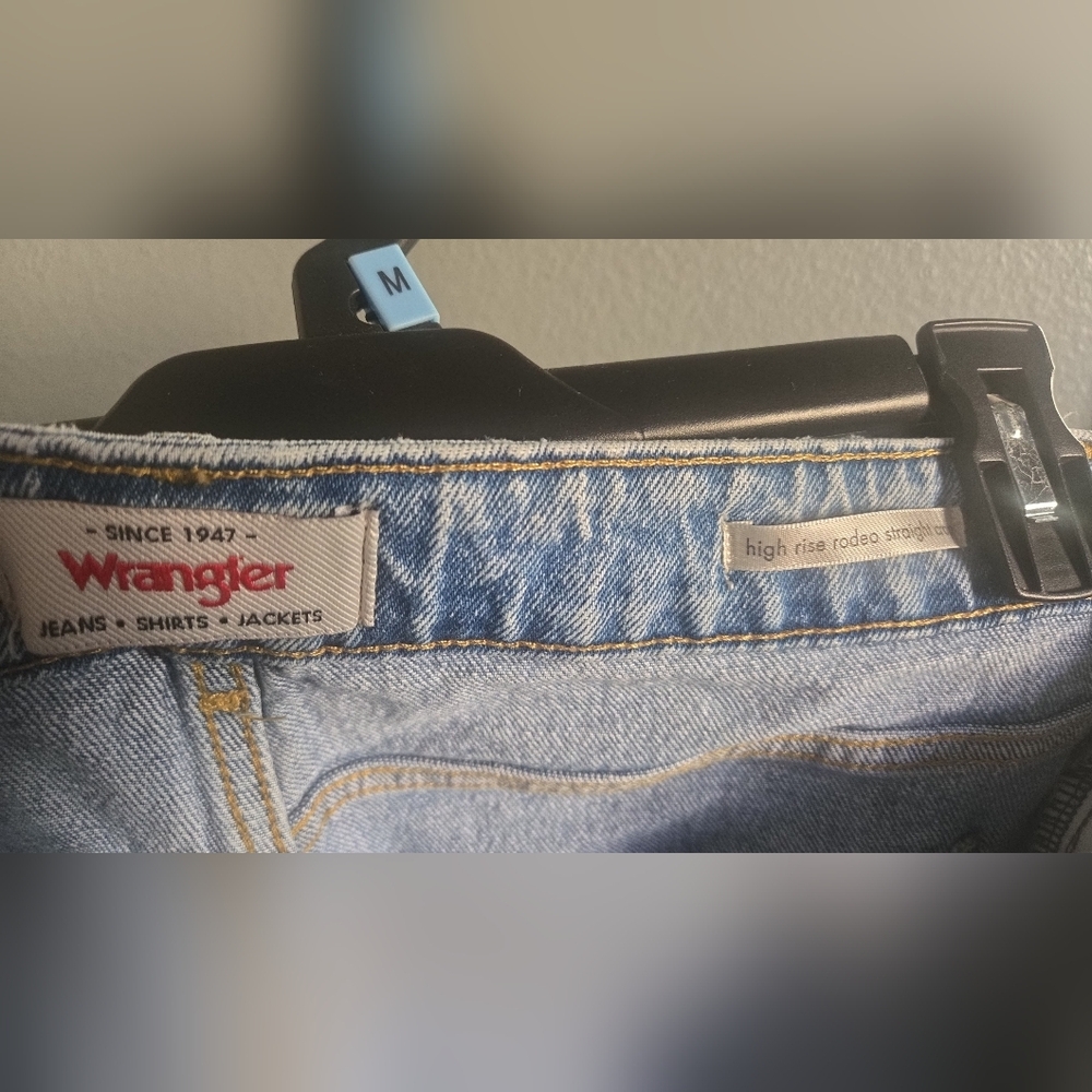 Wrangler High Rise Distressed Light Blue Jeans 10/30 - Picture 4 of 4